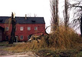 Wichura, zniszczenia na terenie Parowozowni Wichura, zniszczenia na terenie Parowozowni