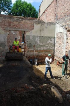 Przybudówka - prace ze spychareczką Przybudówka - prace ze spychareczką