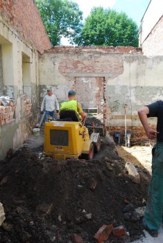 Przybudówka - prace ze spychareczką (2) Przybudówka - prace ze spychareczką (2)