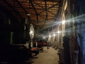 Hala wachlarzowa po zmroku
