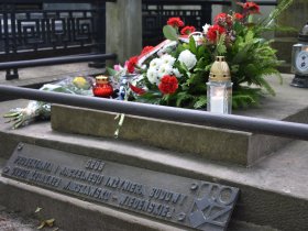 W hołdzie zasłużonym kolei w Skierniewicach