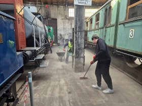 Dzień wolontariacki - sprzątanie hali