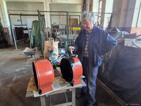 Dzień wolontariacki - renowacja elemnów taboru